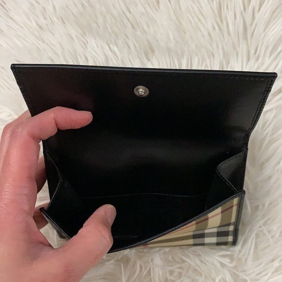 Burberry - Picture 5 of 9